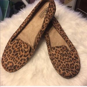 NWOT Cliffs Cheetah loafers